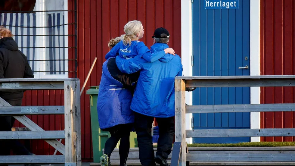 SKADAD, Alviks Petra Wärja blev knäskadad.