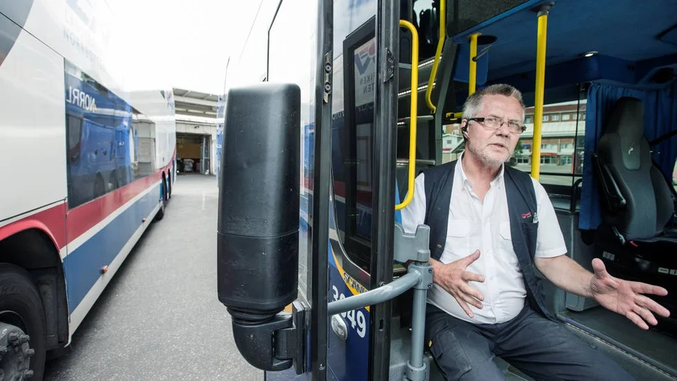 Att svänga ut från länets busshållplatser vintertid kan vara obehagligt, säger Göran Nagander.
