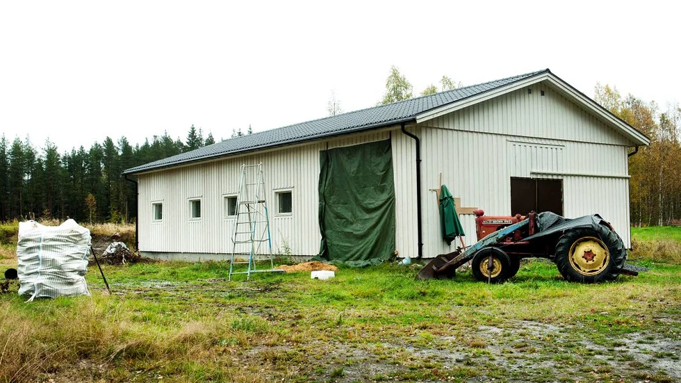 Stallet. Det är det här bygget som Lars Olofsson ska ha låtit uppföra åt projektledaren på Trafikverket. Både Lars Olofsson och                                               dåvarande projektledare på Trafikverket nekar till anklagelserna om bestickning respektive mutbrott.