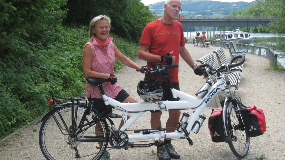 300 MIL. På lördag startar Agneta Alm och Felix Degen sin långtur på tandemcykel, från Schweiz till Gällivare.