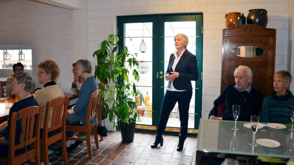 MODEVISNING. Fullt hus på Hulkoffgården blev det när Pia Hulkoff bjöd in till modevisning.