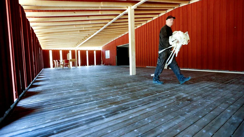 Mats stridsman har arbetat tolv timmar om dagen, sju dagar i veckan den senaste månaden för att få ordning på logen.