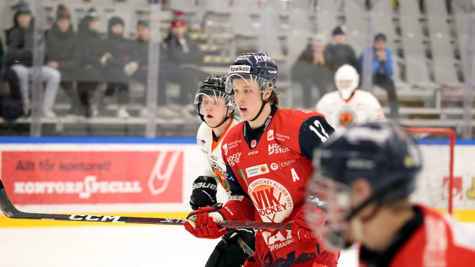 Carl-Henrik Edwardsson har VIK som moderklubb och spelade för VIK:s A-lag senast förra säsongen.