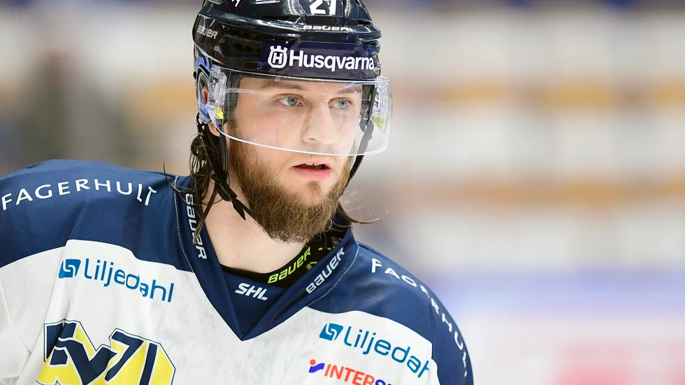 Södertäljes Daniel Norbe, här i HV71:s dress, avgjorde i förlängningen hemma mot Bik Karlskoga. Arkivbild.