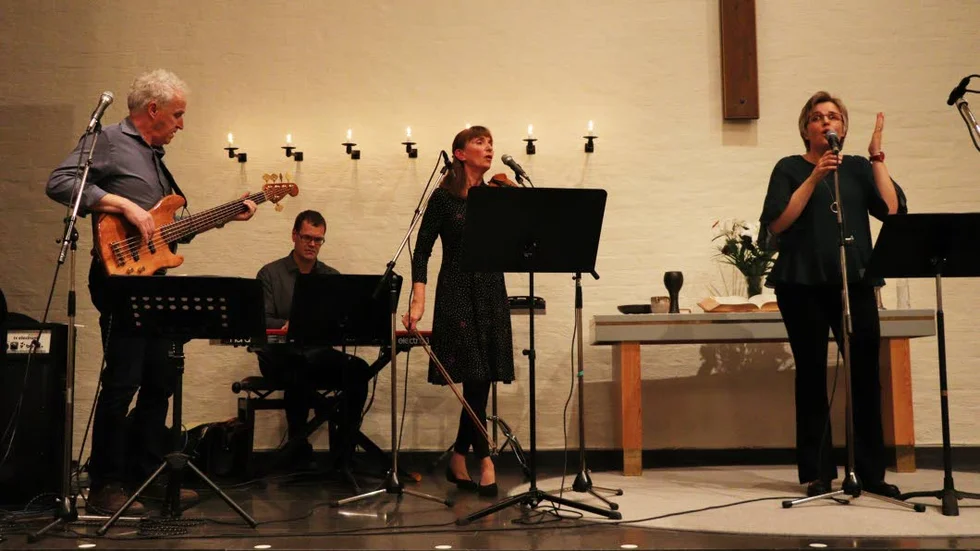 Kjell Isaksson, Magnus Edfast, Anna-Karin Isaksson och Mona Nykänen var några av musikerna som hedrade minnet av Maria Sundberg i Luleå missionskyrka.