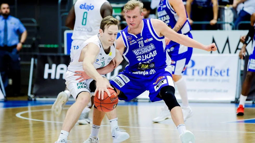 Försvar. Anton Saks stod för en bra jobb i försvaret.