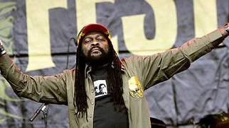 Jimmy Riley bjöd på en mjuk och romatisk reggae, men gav ett slitet intryck.