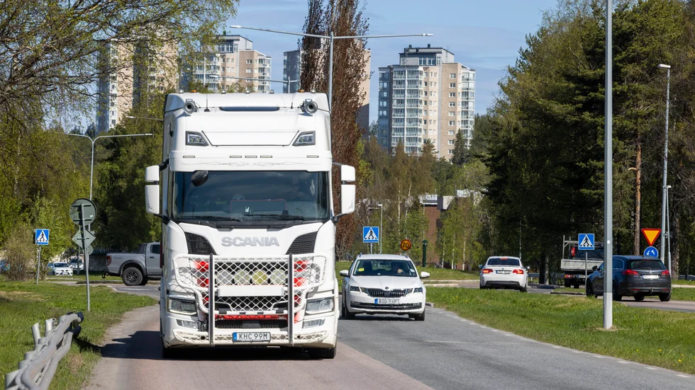 Nu startar arbetsgivarorganisationen Transportföretagen en namninsamling för att få till en höjning av standarden på  statliga vägar. En kartläggning pekar ut att situationen är allra mest allvarlig i norra Sverige.