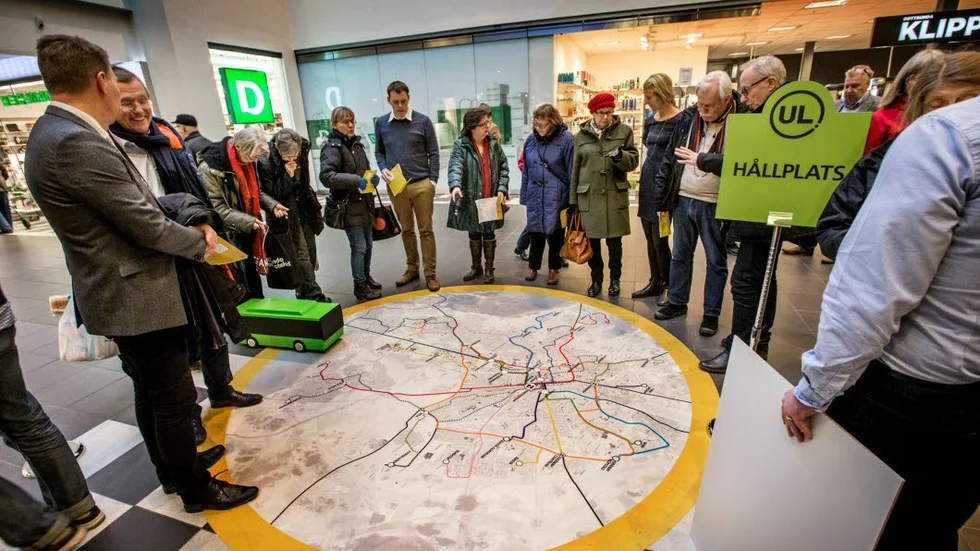 Många stannade och tittade på förslaget till nytt busslinjenät när UL hade samrådsmöte i Gottsunda på onsdagen.