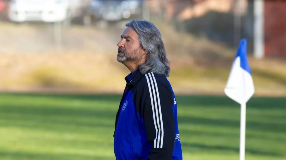 Ibrahim Beganovic tränar inte längre Borensbergs herrlag i fyran. Herransvarige Christoffer Knutsson tränar laget säsongen ut.