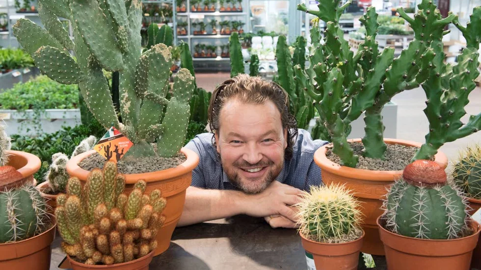 Den lättskötta kaktusen är omåttligt populär just nu. "Visst går det mode även i växter", säger Johan Orre, hortonom på Plantagen.