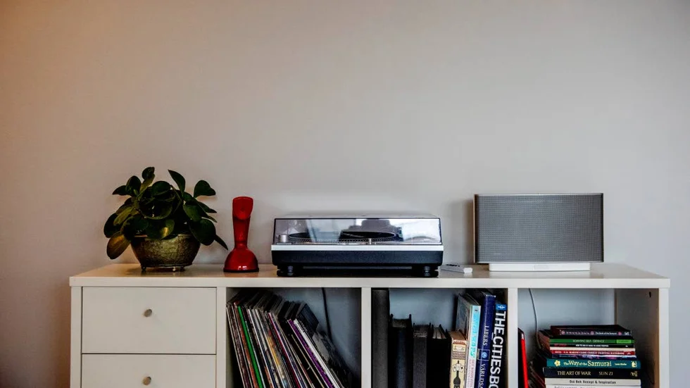 Musik är ett stort intresse för Bosse som mer än gärna lyssnar på LP-skivor. Hårdrock, jazz och Frank Sinatra tillhör favoriterna.