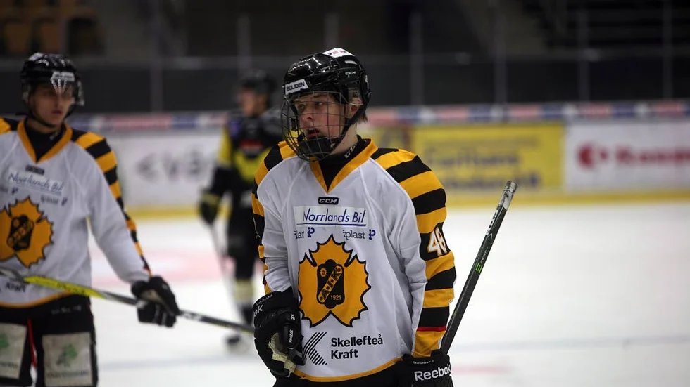 Fokus. i Jonatans liv kretsar det mesta kring ishockey.