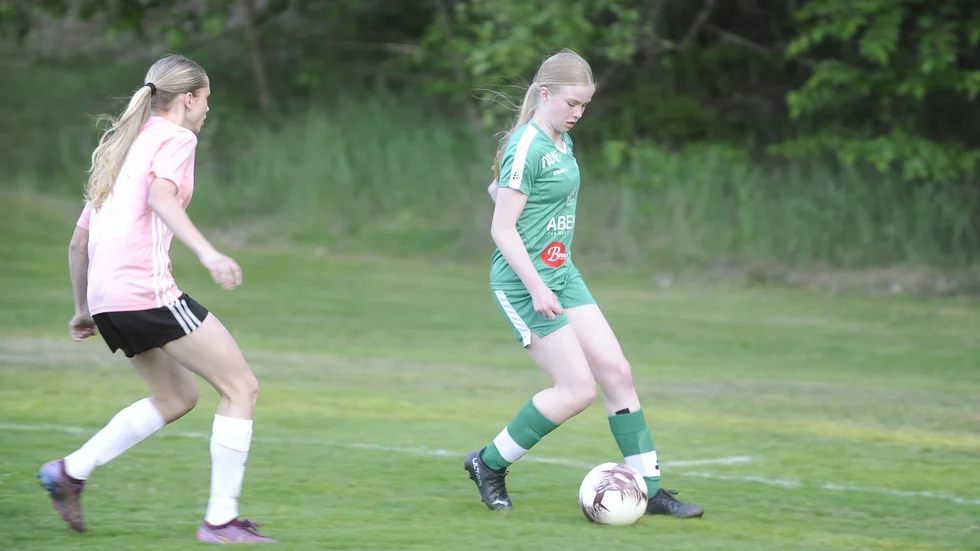 Cornelia Skuthälla Hirvelä spelade fram till Tuns första mål och kvitterade dessutom ut toppbetyg av sin tränare efter segern över Mälarhöjden-Hägersten.