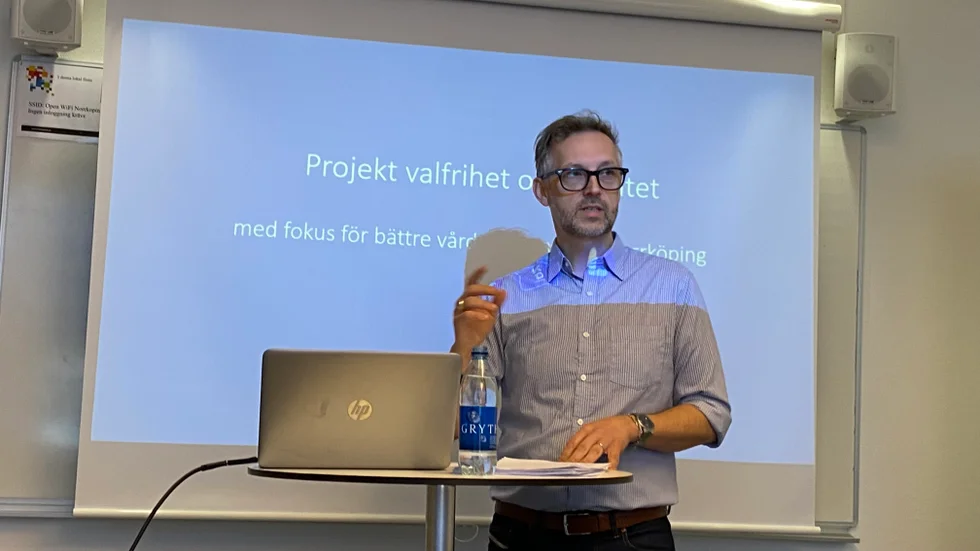 "Ju bättre hemtjänsten och det ordinarie boendet fungerar med olika insatser, desto mindre tryck blir det på att man behöver flytta till särskilt boende", säger Patrik Palm (M), ordförande i vård- och omsorgsnämnden i Norrköping.