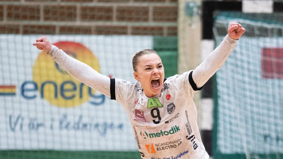 Lisa Hansson och Boden Handboll vann bortamatchen mot Örebro och har ett stadigt grepp om förstaplatsen inför de två sista matcherna. 