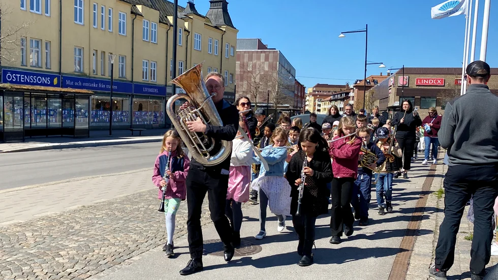 Kulturskolekalaset inleddes med parad runt Stora torget på lördagsförmiddagen.