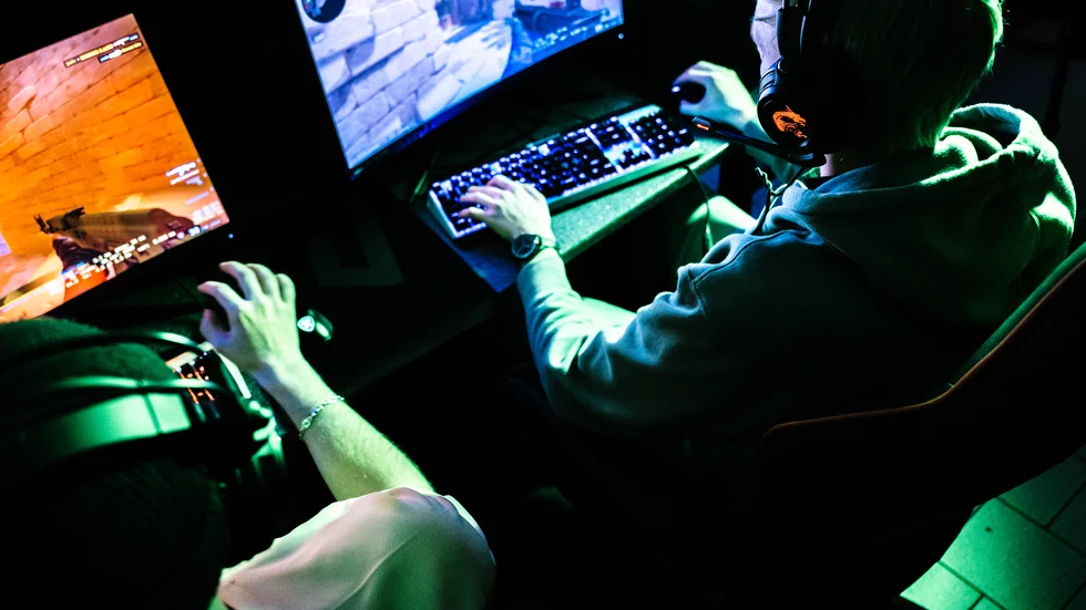 Den finländska tidningen Helsingin Sanomat sprider nyheter om kriget i Ukraina till ryssar via spelet Counter-strike. Arkivbild.