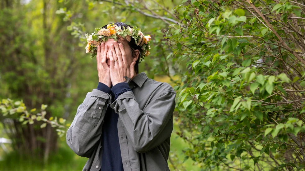 Robert Hurula sommarpratar i P1 på fredag och artisten från Luleå ser fram emot att gå vidare efter en påfrestande tid med jobbiga minnesbilder.