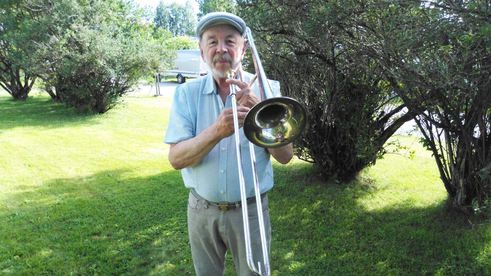 "Totten" Tord Dahlberg har varit musiker i 73 år. Här ses han med sin kära trombon.