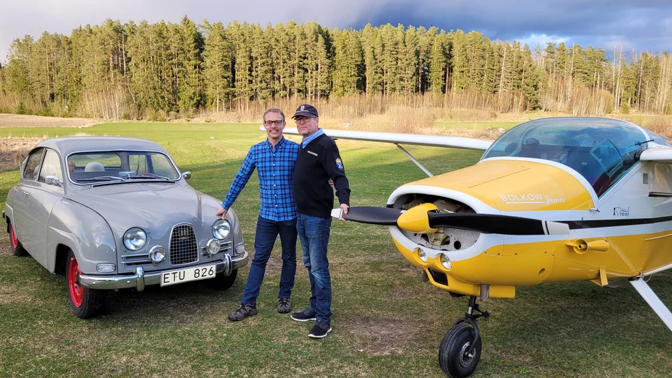 Saabentusiasten Niklas Zeipel och piloten Ulf Rosén ser fram emot flygmotordagen lördag den 20 maj på Sunds gärde.