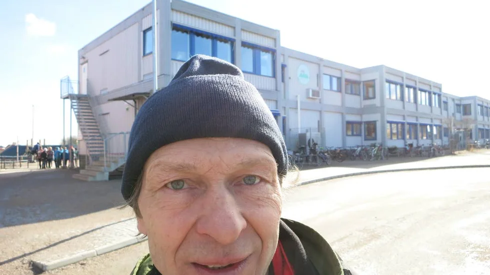 Otålig. Lars  Hylander är orolig för att modulskolan blir kvar om inte bygget kommer i gång snart.