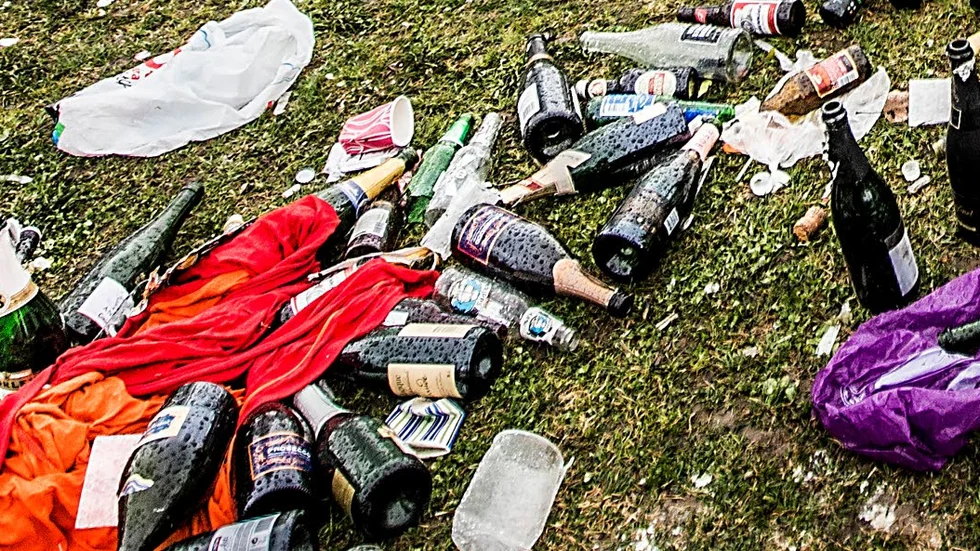 Massiv nedskräpning med visst tema.