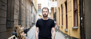 "Godhet och ondska hör hemma i sagorna"