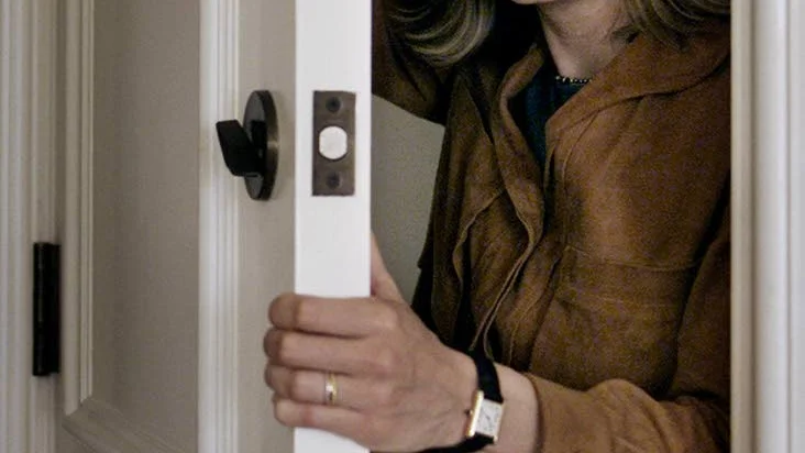 TO GO WITH THE STORY SLUGGED US-JODIE FOSTER--Actress Jodie Foster poses for a photo March 16, 2002, at a hotel in Beverly Hills, Calif. In her new movie, "Panic Room," Foster plays a newly separated mother who moves into a new Manhattan brownstone with her daughter and is forced to take refuge in the building's fortress-like "panic room" when three intruders break in.  (AP Photo/Damian Dovarganes)