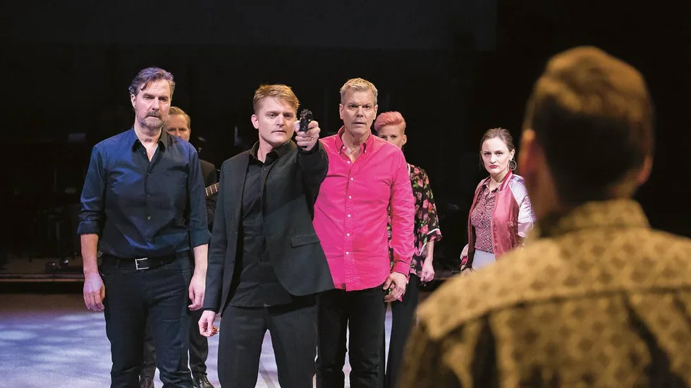 Dramatik på scenen i pjäsen ”Mitt livs melodi”.