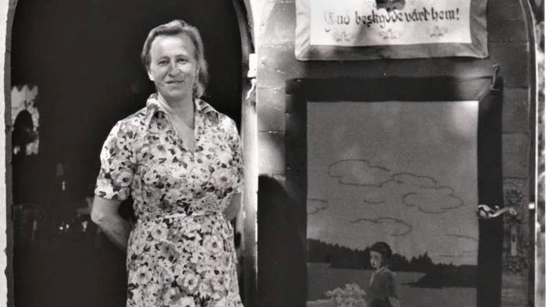 Gunvor. Gunvor Johdet utanför Kuriosaboden där allt började på                1970-talet. ?Foto: Lars Svensson
