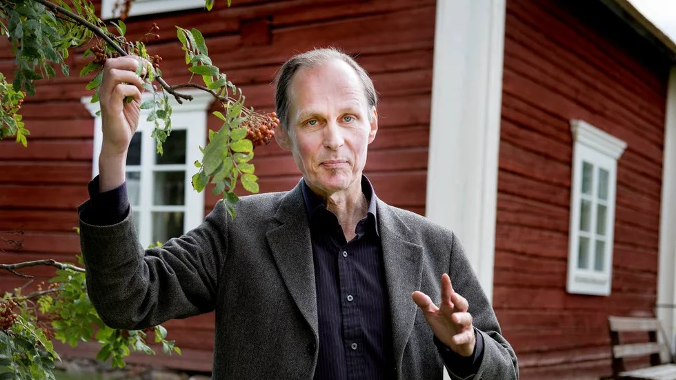 Pörtet. Mikael Niemi framför Laestadispörtet i Pajala.