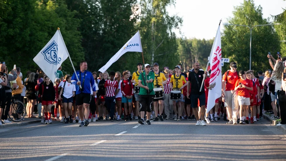Paraden väntas bli så stor att den behöver tidigareläggas några minuter i år.