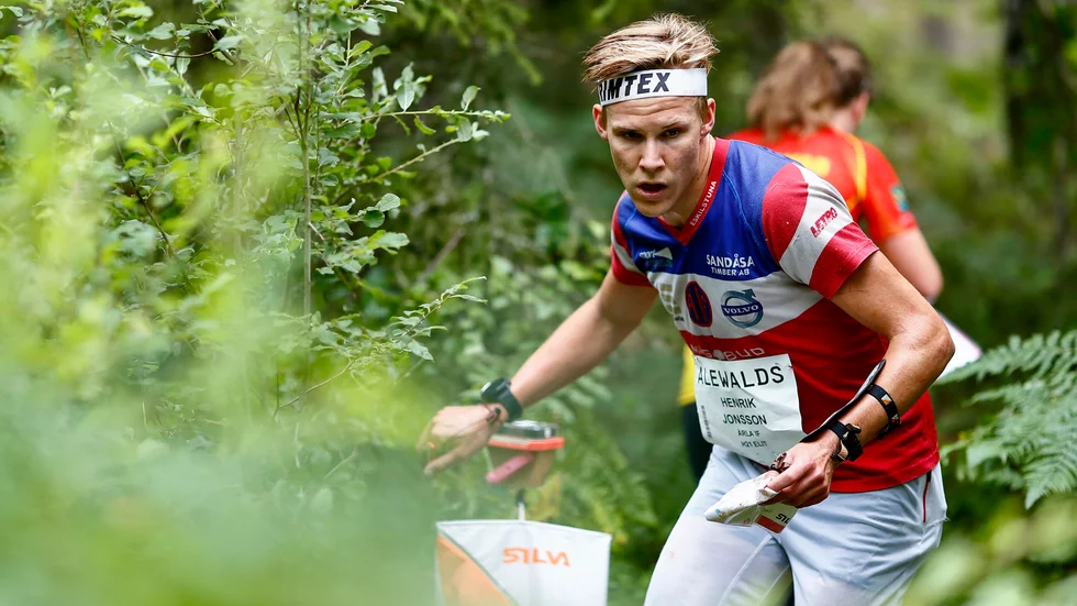 Henrik Jonsson, som tidigare tävlade för Ärla IF, ställer upp i både medel- och långdistans. Numera tävlar han för Södertälje-Nykvarn Orientering.