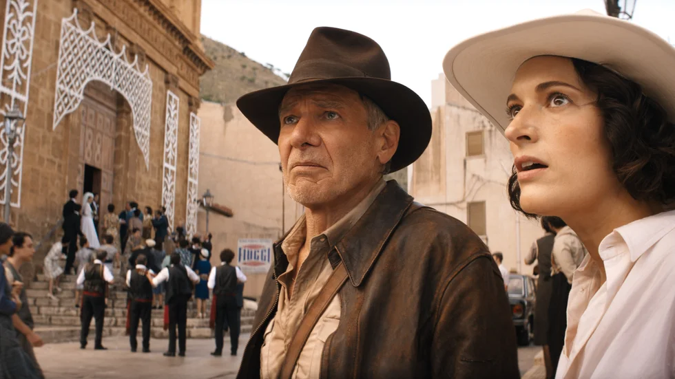 Indiana Jones (Harrison Ford) och Helena (Phoebe Waller-Bridge) i den femte filmen i serien betitlad "The dial of destiny". Matinéäventyr med kamp mot nazister och jakt på mytologiska artefakter. Pressbild.