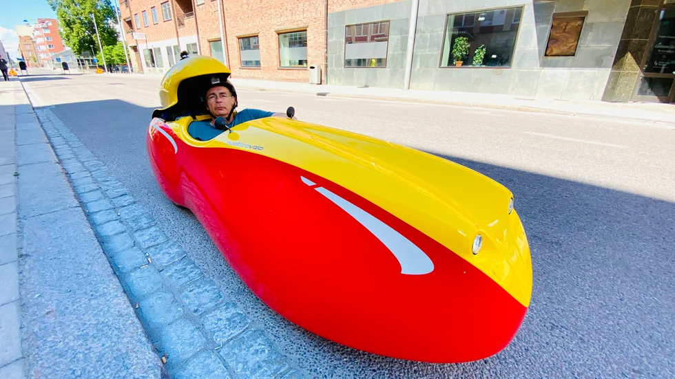Urpo Taskinen har cyklat från Vittangi till Eskilstuna i sin velomobil. Nu ska han vidare till Nynäshamn och sedan Finland.