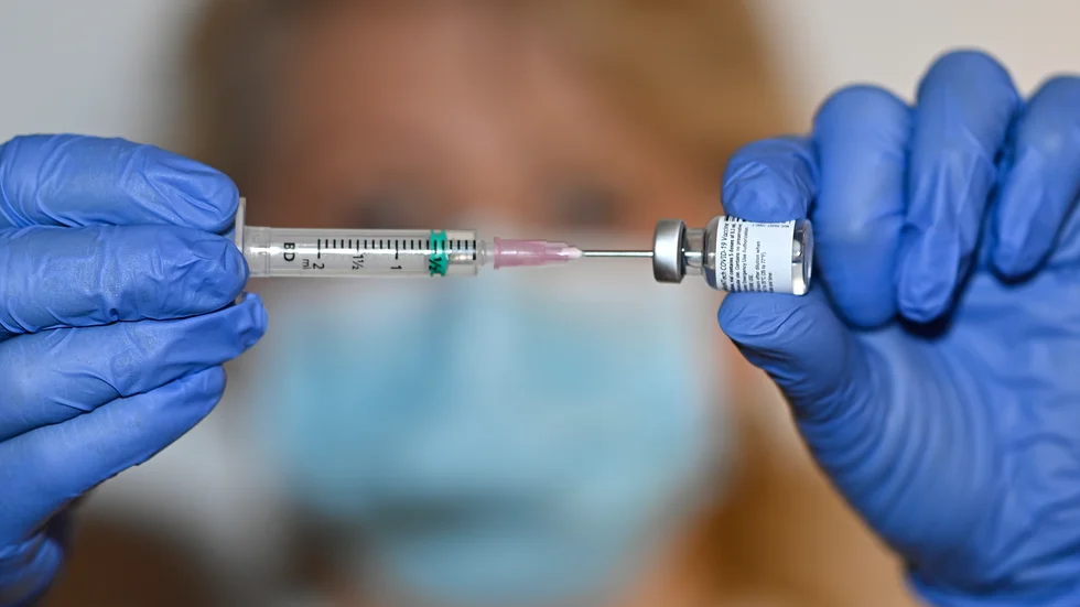 Nästan hälften av Sörmlands vuxna befolkning är idag fullvaccinerad.