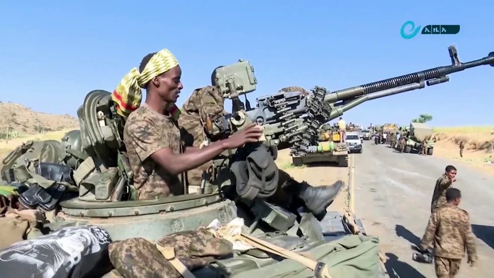 Denna bild, som distribuerats av Etiopiens statliga nyhetsbyrå, visar federala styrkor som förra veckan förflyttade sig mellan regionerna Amhara och Tigray.
