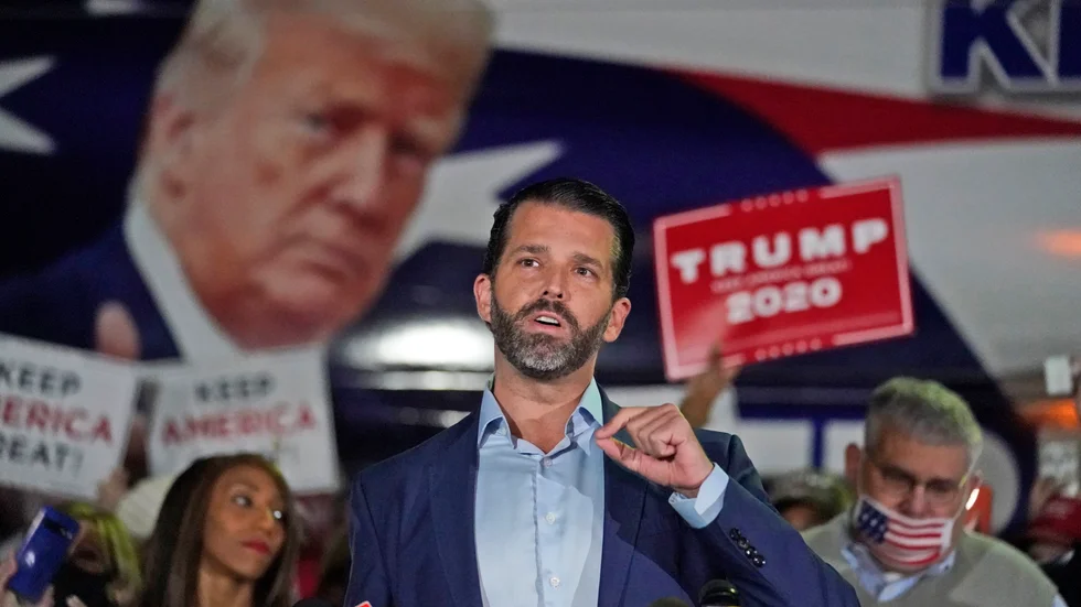 Donald Trump Jr. under en presskonferens i Georgia den 5 november, där han framförde sin fars påståenden om valfusk.