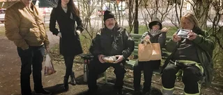 Här får de hemlösa mat: "Det här är vår livlina"