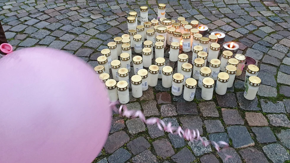 Ljus tändes inne i kupolen på Stora torget.