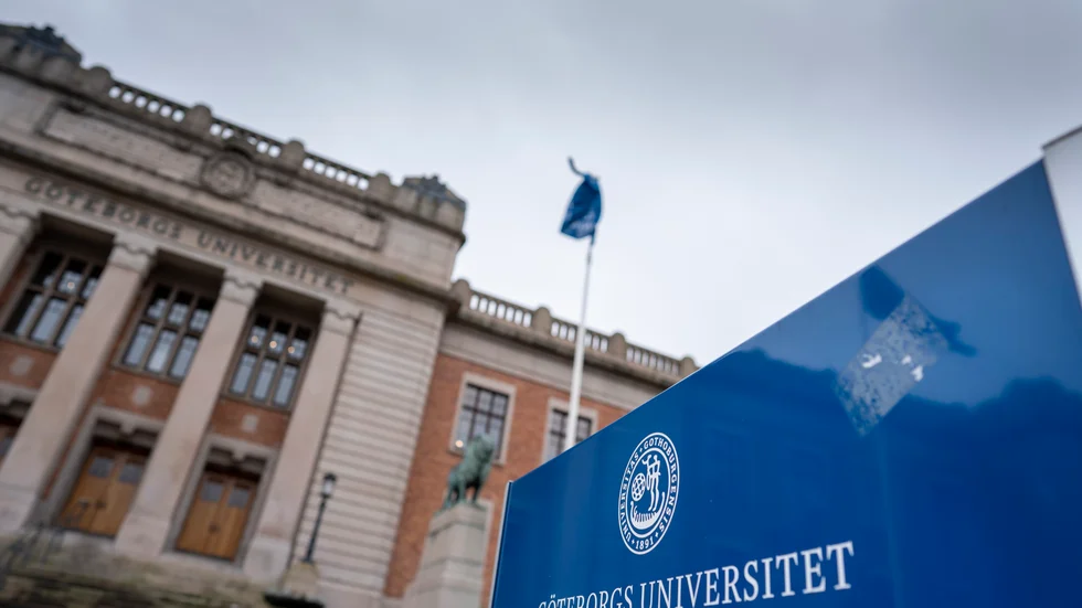 Medarbetarna på Göteborgs universitet har fått sina mejladresser utslagna efter att flera e-postservrar kraschat.