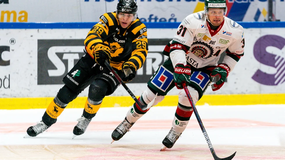Frölundas Nicklas Lasu och Skellefteås Albin Sundsvik möttes den 1 oktober.