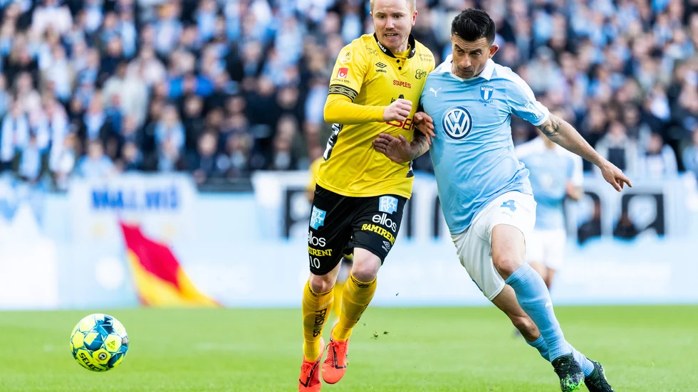 Simon Lundevall, här i Elfsborgs gula tröja, är klar för Halmstad.