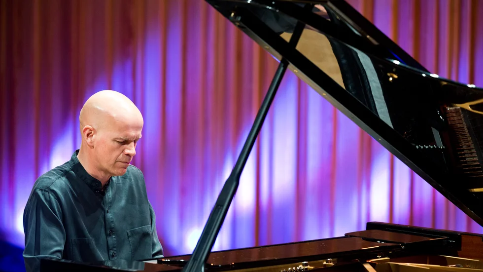 Anders Kilström kommer till Musikaliska sällskapet. 