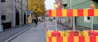 Julklappen till bilisterna på Köpmangatan: Hindret tas bort tidigare än beräknat
