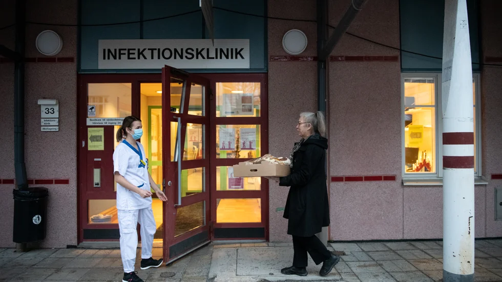 Under våren åkte Eva Källander till sjukhuset flera gånger om dagen, och det hände att hon kom hem vid tio-tiden på kvällen. Nu har hon försökt begränsa det till lördagar för att orka. 