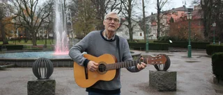 Kjell hyllar nya hemstaden med sång