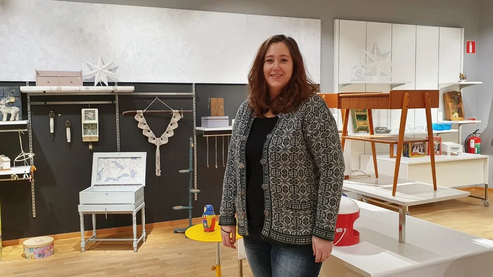 Kanadensaren Darci Newton har, tillsammans med sju klasskamrater från Älvsbyns folkhögskola, öppnat en tillfällig butik, så kallad pop up-butik.  
