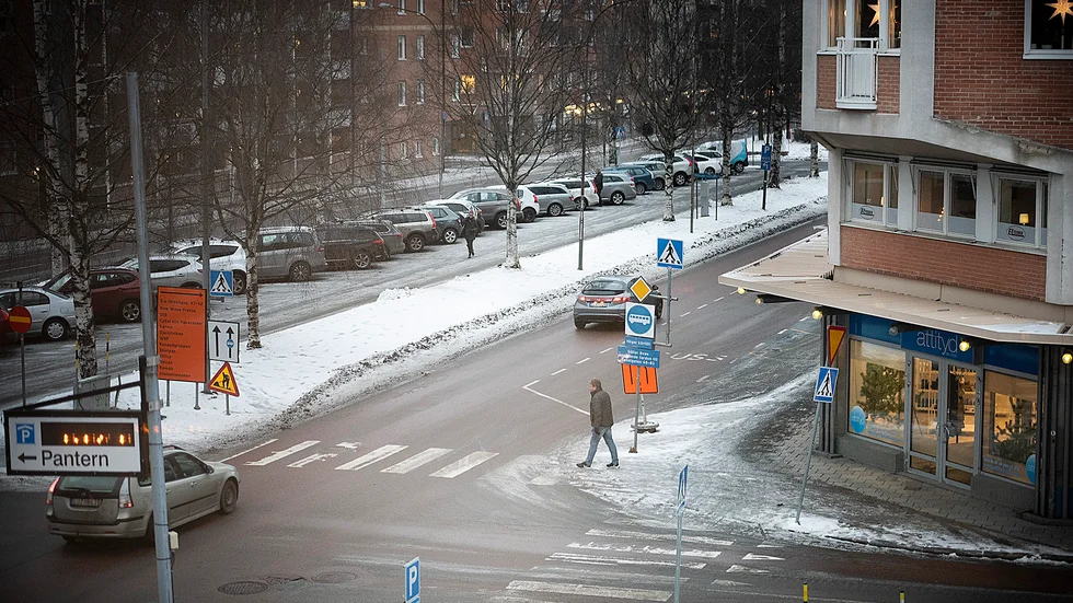 Skribenten saknar julstjärnorna på Kanalgatan i Skellefteå.
